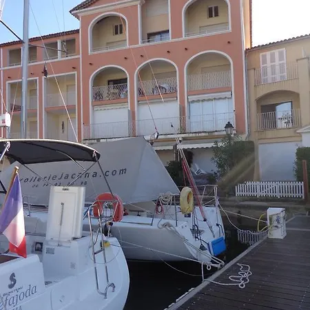Port Les Voiles *